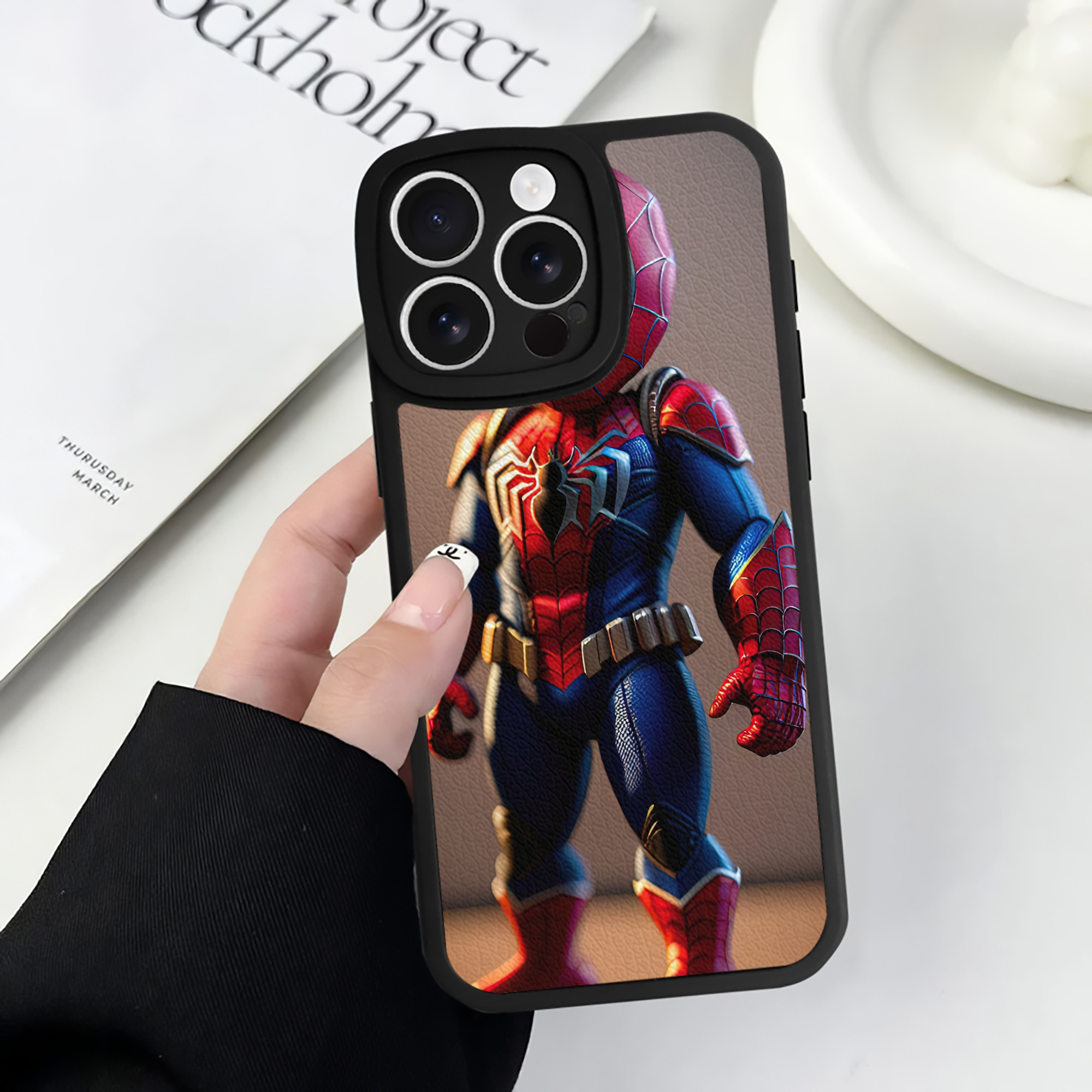 （画像用） Spider Man スパイダーマン 【iPhone 16シリーズ対応】シリコンスマホケース（レザー調） 材質：シリコン